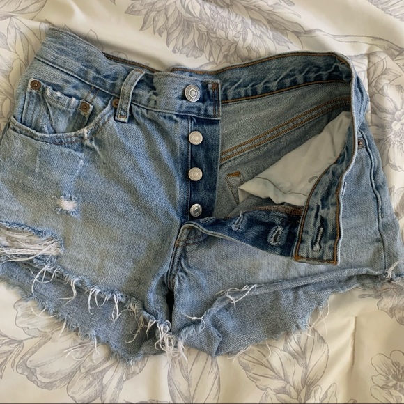 Levi’s 501 high rise denim shorts - Picture 4 of 6